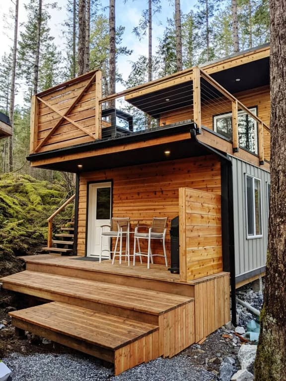 Rooftop cottage in forest spa - Image 1